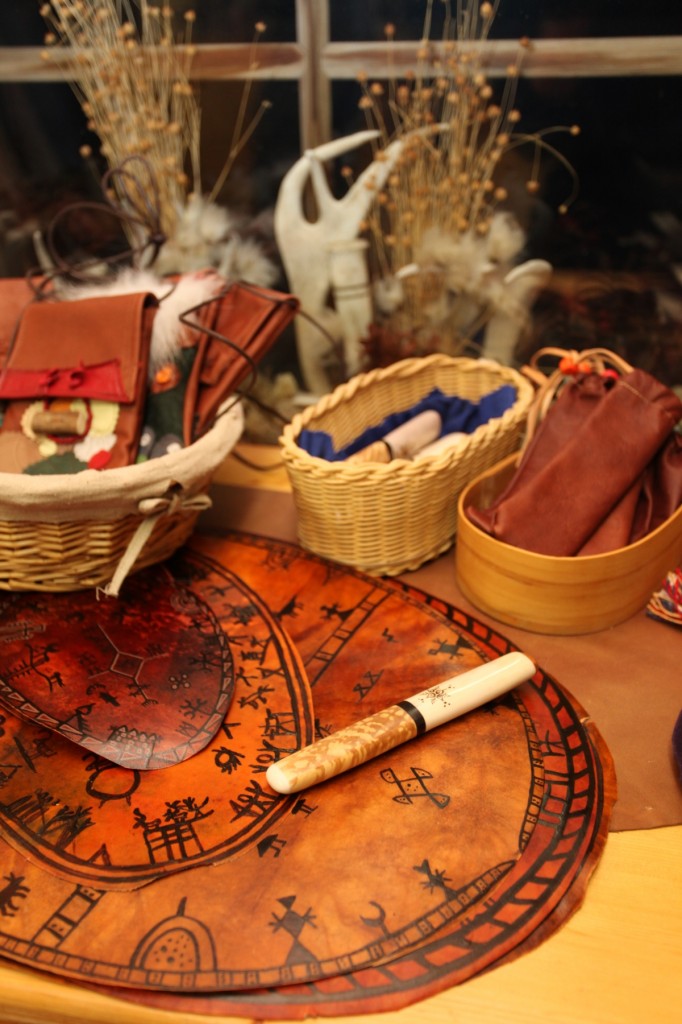 薩米人的服飾和工藝品活潑又別緻