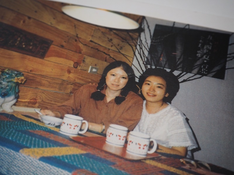 Nancy(右) 說小時候最愛到三毛姐姐家,因為她家中有很多書供她閱讀。